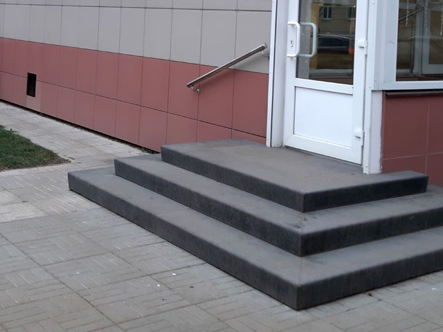 Монтаж ступеней из бетона